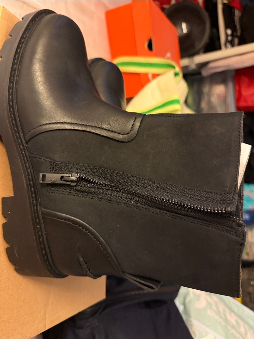 Ugg - Picture 4 of 7